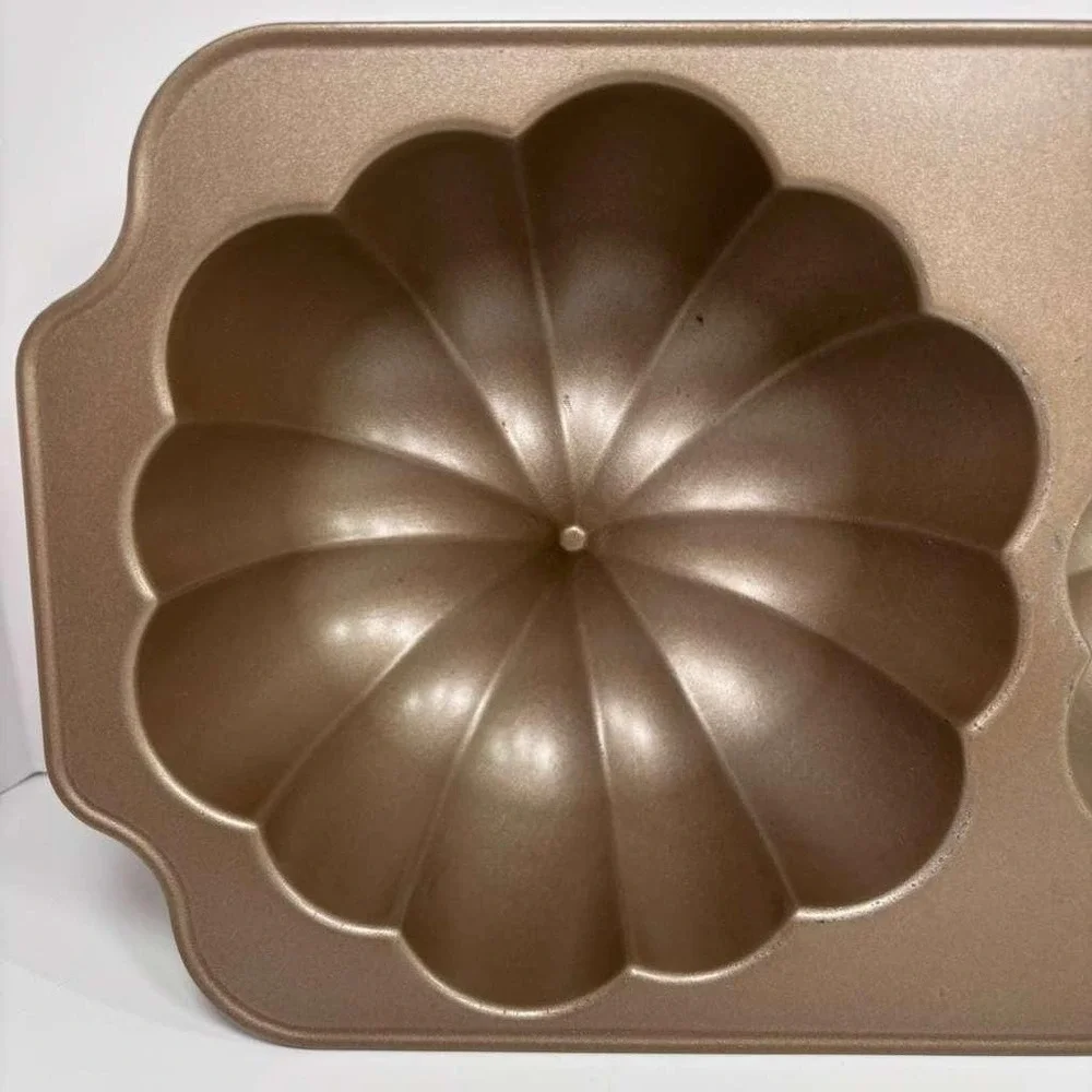 Nordic Ware Cast Aluminum The‎ Great Pumpkin Bundt Cake 10-Cup pan